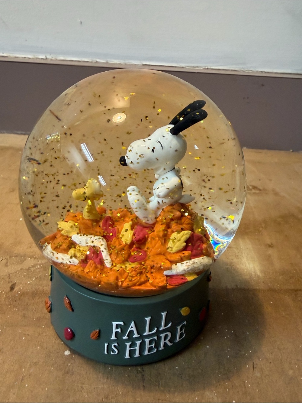 NEW Peanuts Snoopy Fall Snow Globe